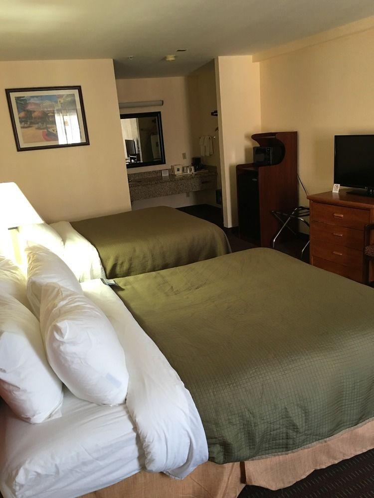 Quality Inn & Suites Хантингтон-Бич Экстерьер фото